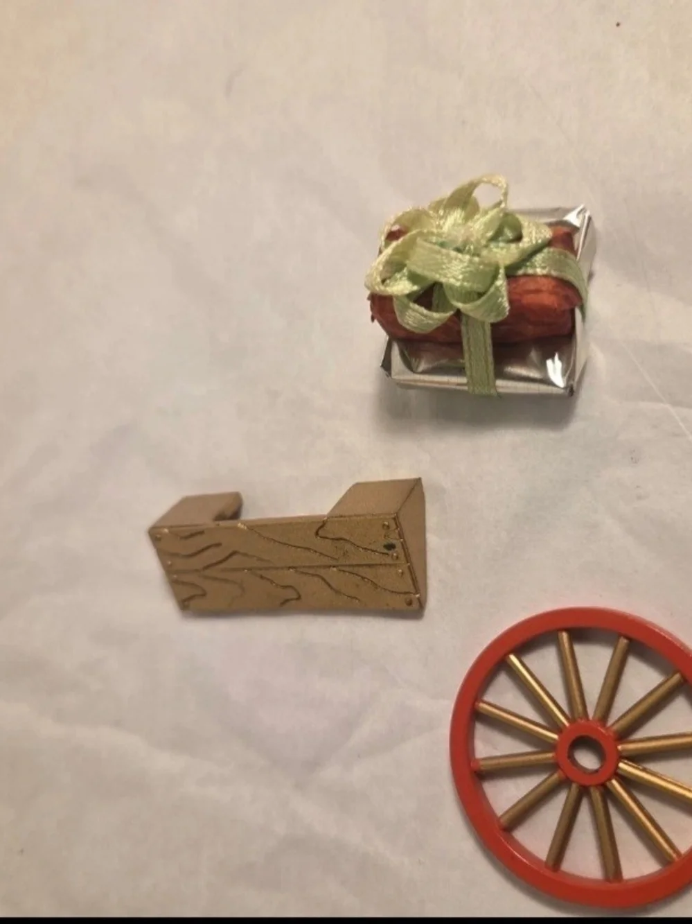 #700315 Breyer Stablemates Set Replacement Parts Presents Wagon Wheel Footrest